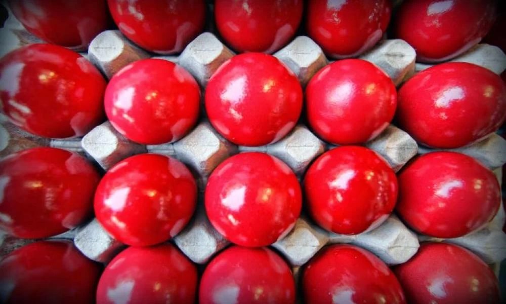 Πασχαλινά αυγά πασχαλινά: Πώς καταλαβαίνουμε αν είναι φρέσκα